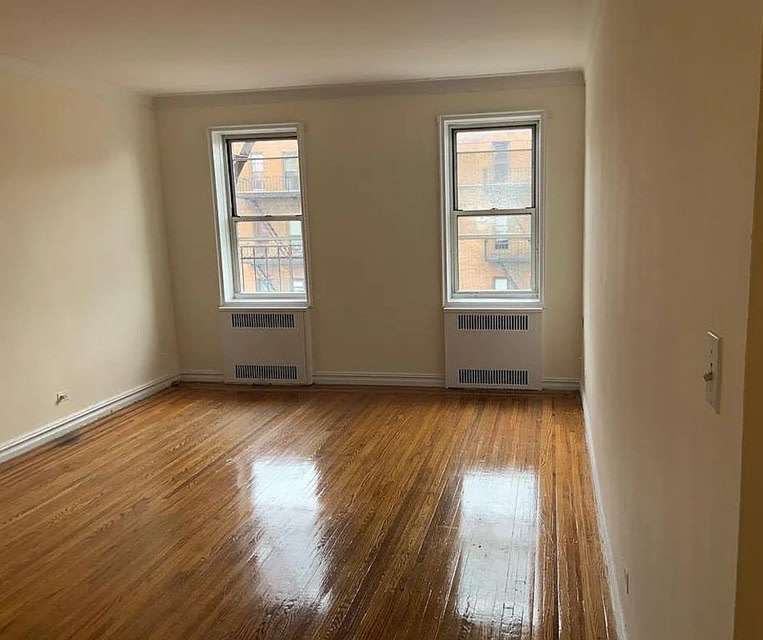 1350 E 5th St Apt 5I