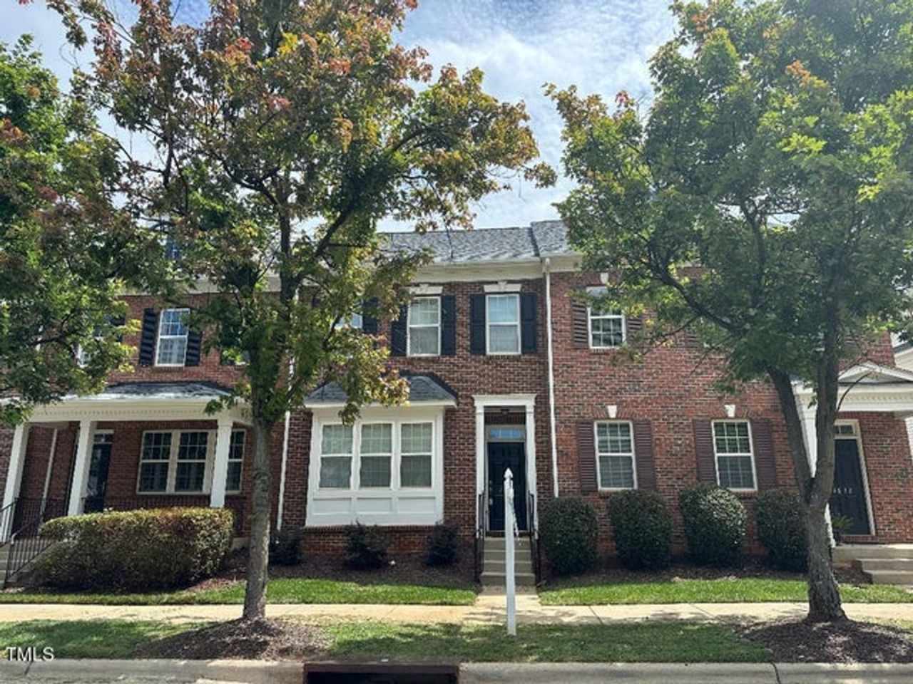 Beautiful 2-Story Townhome in Renaissance Park – Minutes from Downtown Raleigh!