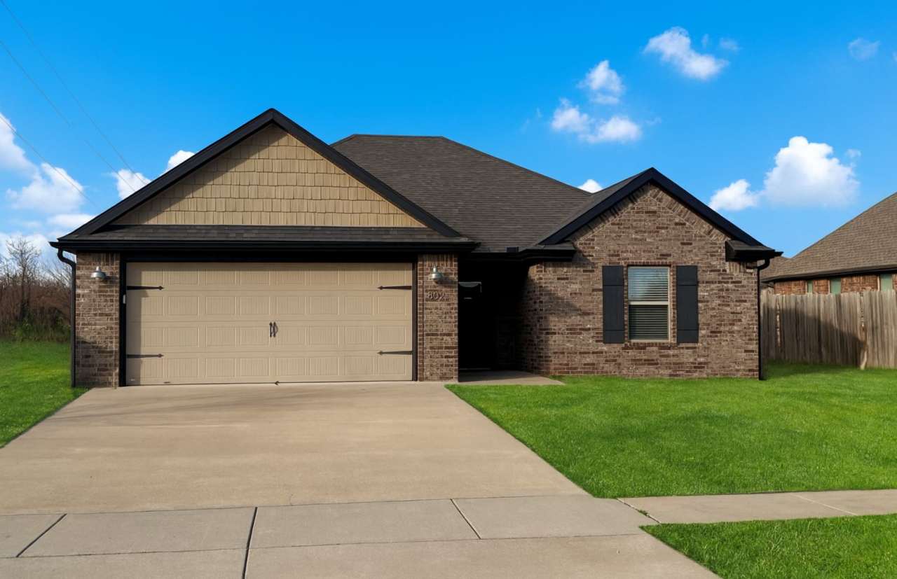 Move In Special - Beautiful Home in Bentonville - Prime Location - Close to Schools