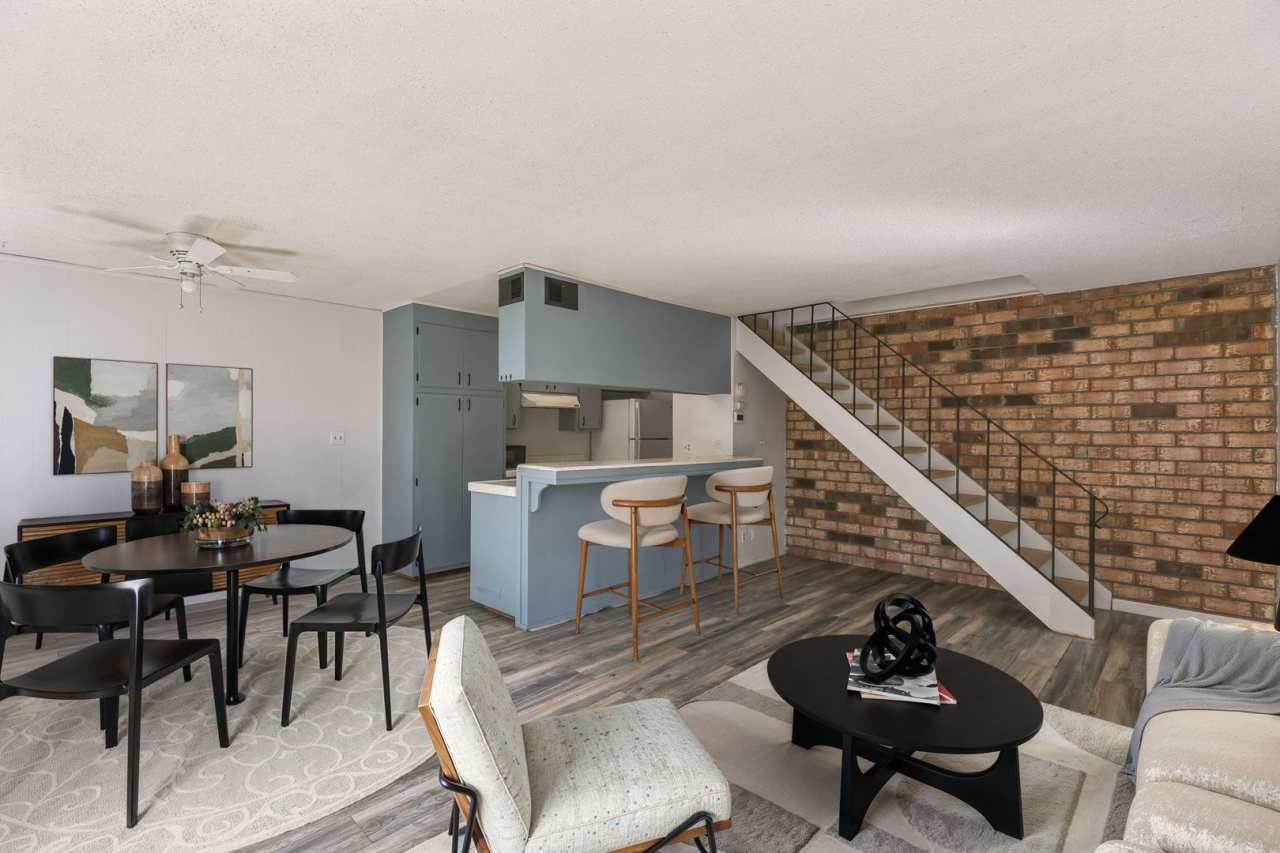 2bed/1bath with Central AC! Garage! Laundry! Laminate flooring!