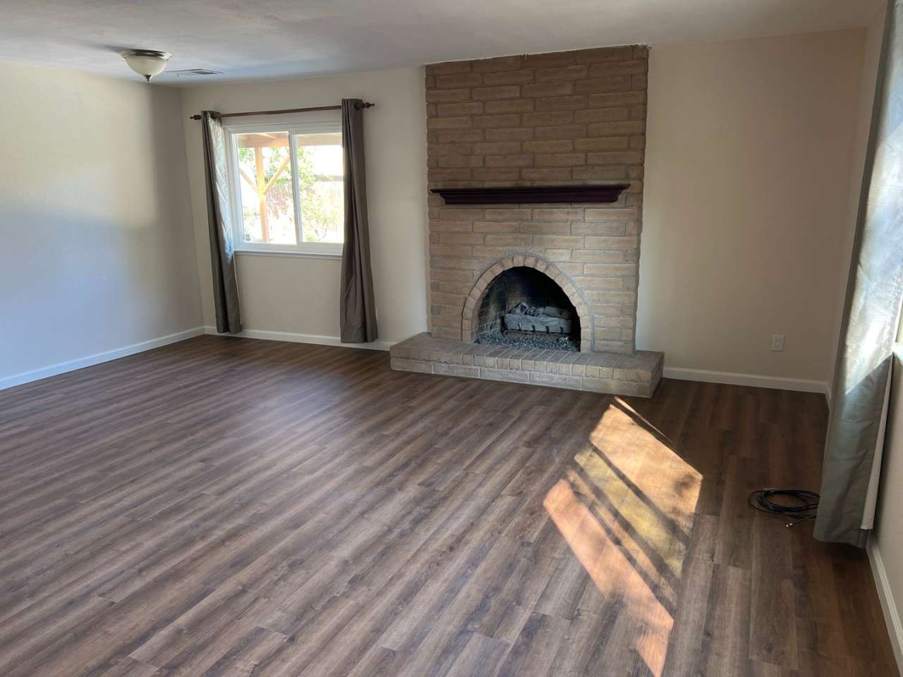 Four bedroom two bathroom home with a pool in Central Davis