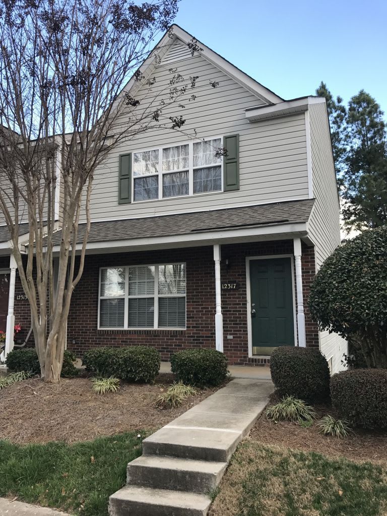 3 Story, 3 Bed End Unit Townhome near Ballantyne