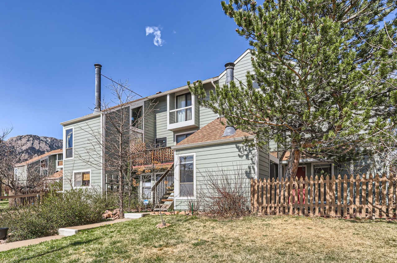 Updated 2 BED/1 BATH Boulder Condo in Shanahan Ridge! Available Now!