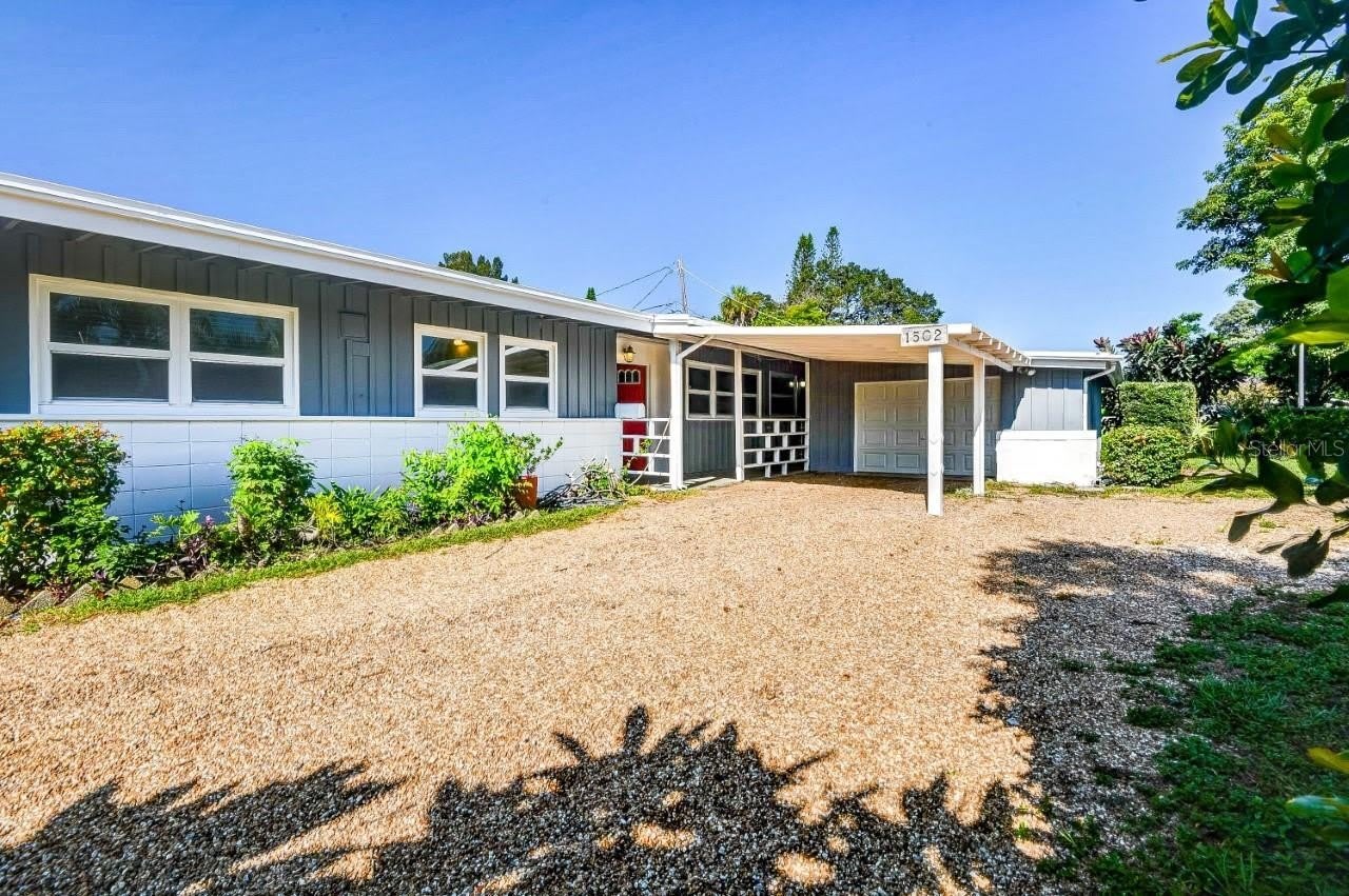 1502 DARTMOUTH DRIVE