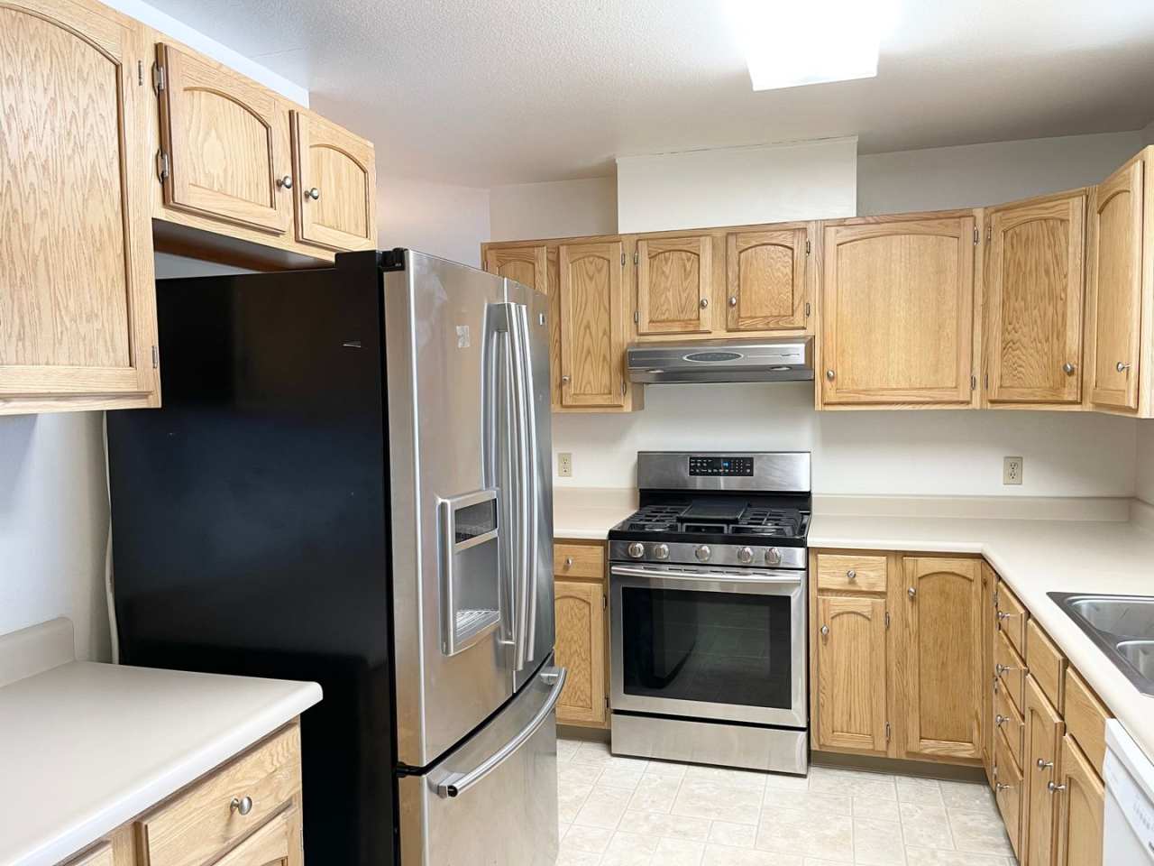 Centrally Located 3 Bedroom Duplex in Windsor with a Single Car Garage!