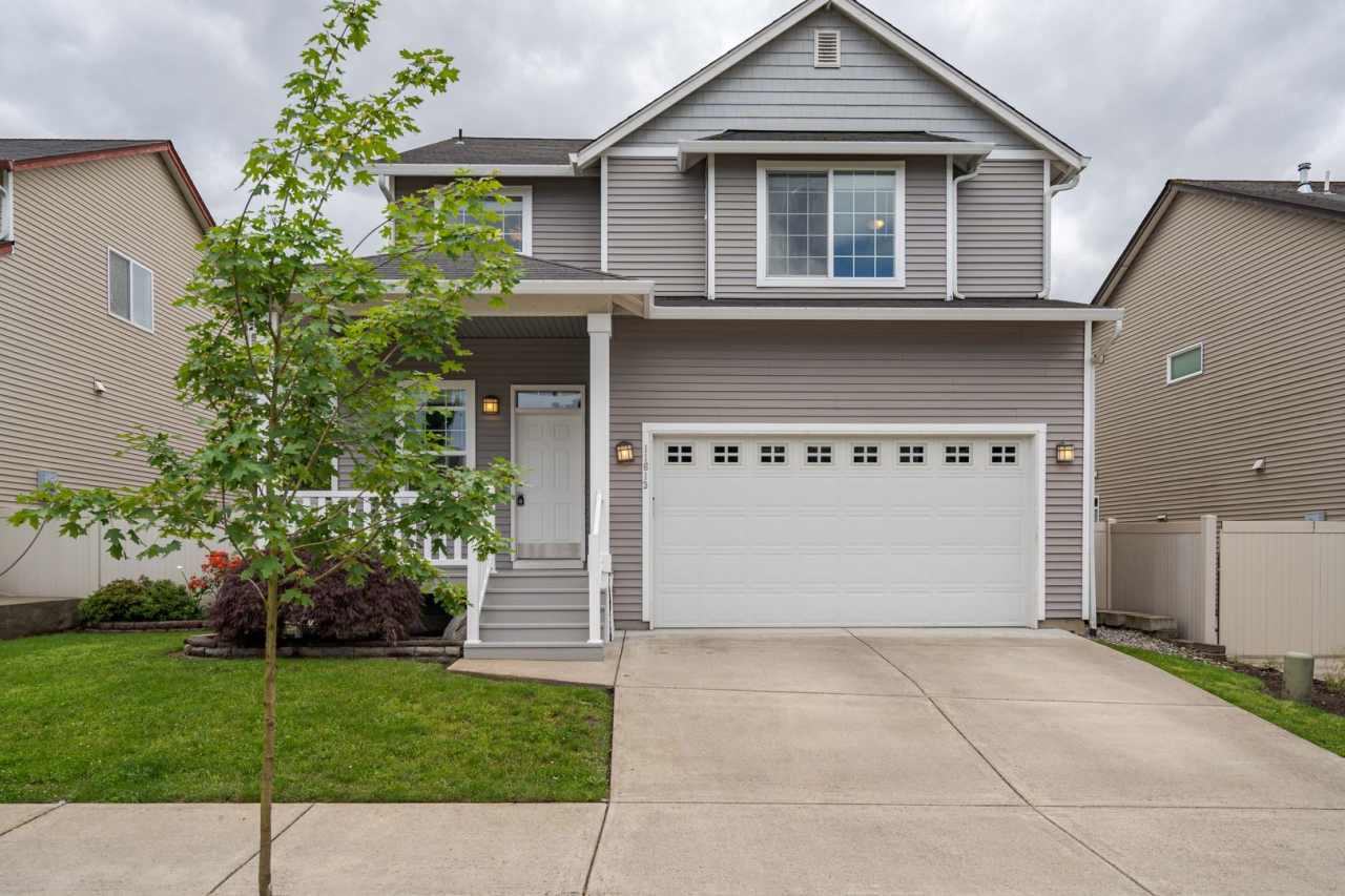 4 Bedroom 2.5 Bath with fenced backyard with lawn mowing service