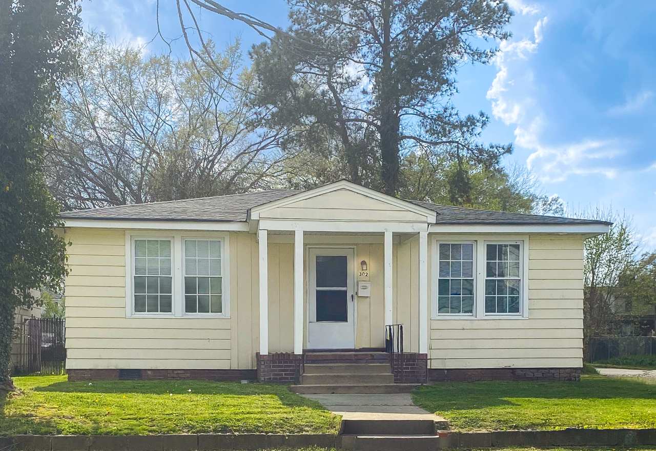 302 Elm St