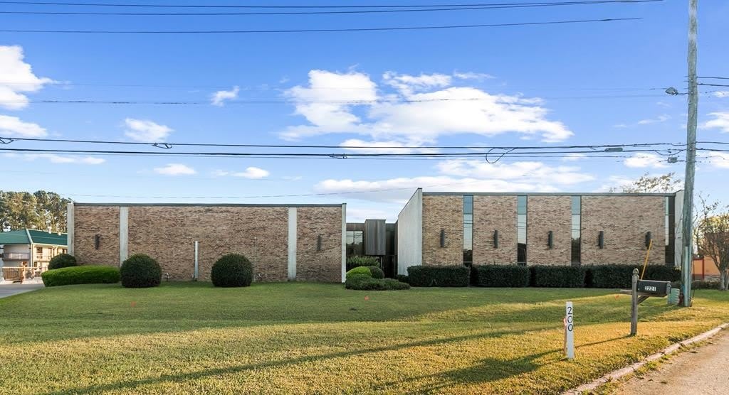 2221 Ross Clark Circle