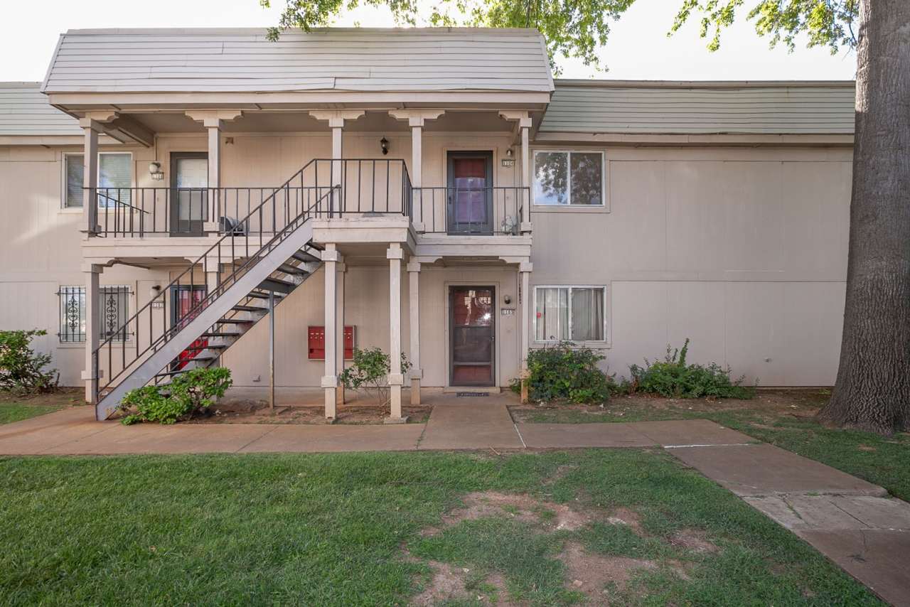 Spacious 3 Bed 2 Bath Tulsa Condo! Tenant Pays Electric Only!