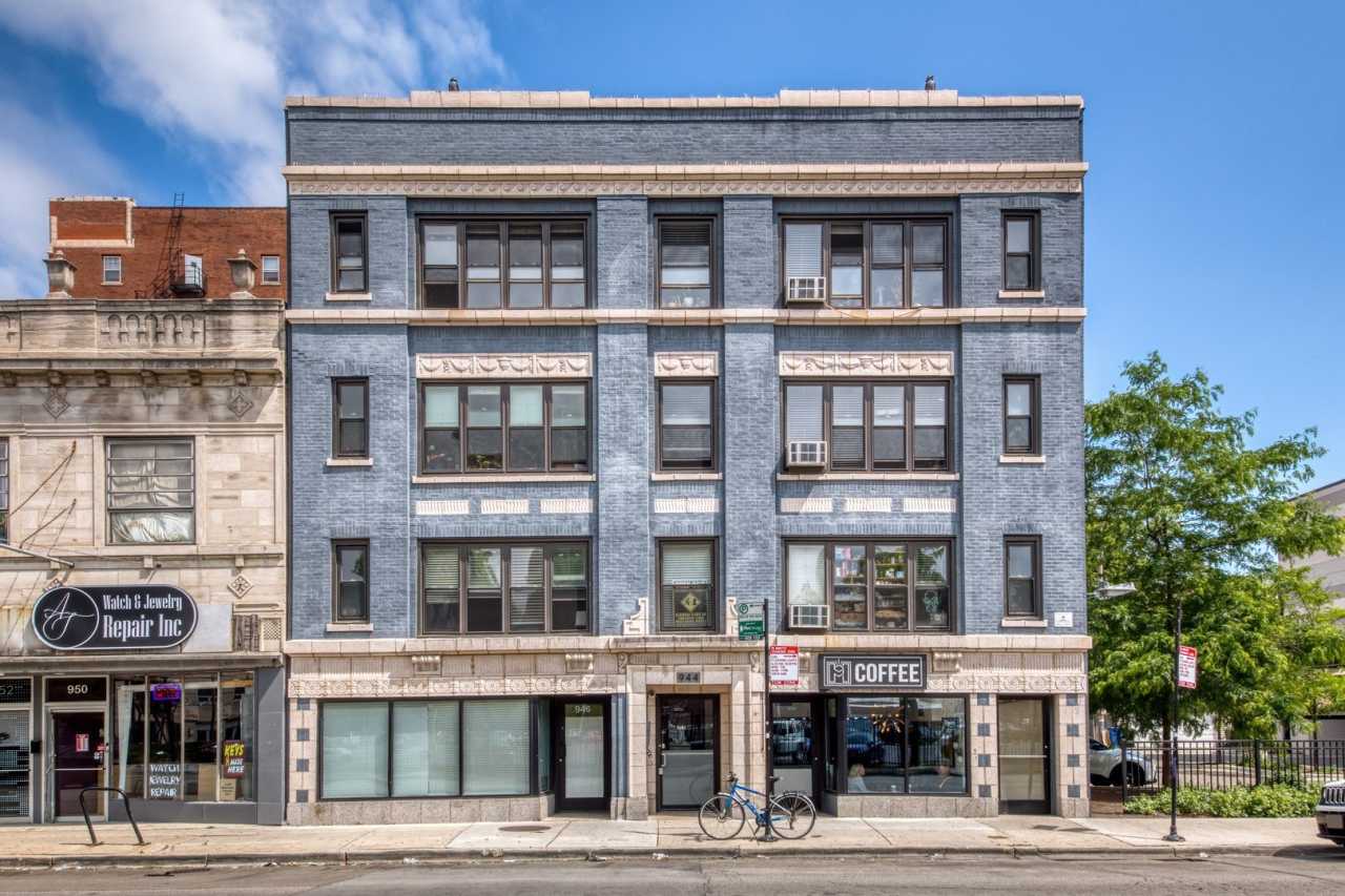 946 W Montrose Avenue unit: 946