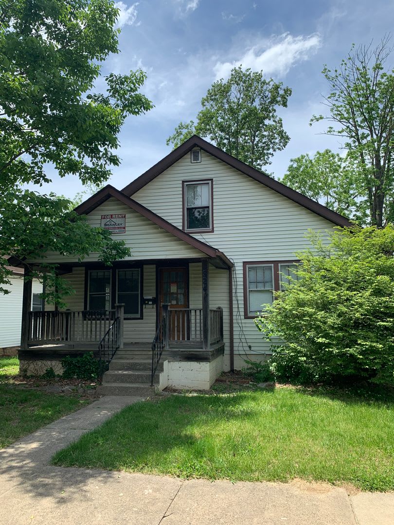 ****AVAILABLE AUGUST 2027**** 3 Bedroom Home with Covered Front Porch - Just Off Washington St