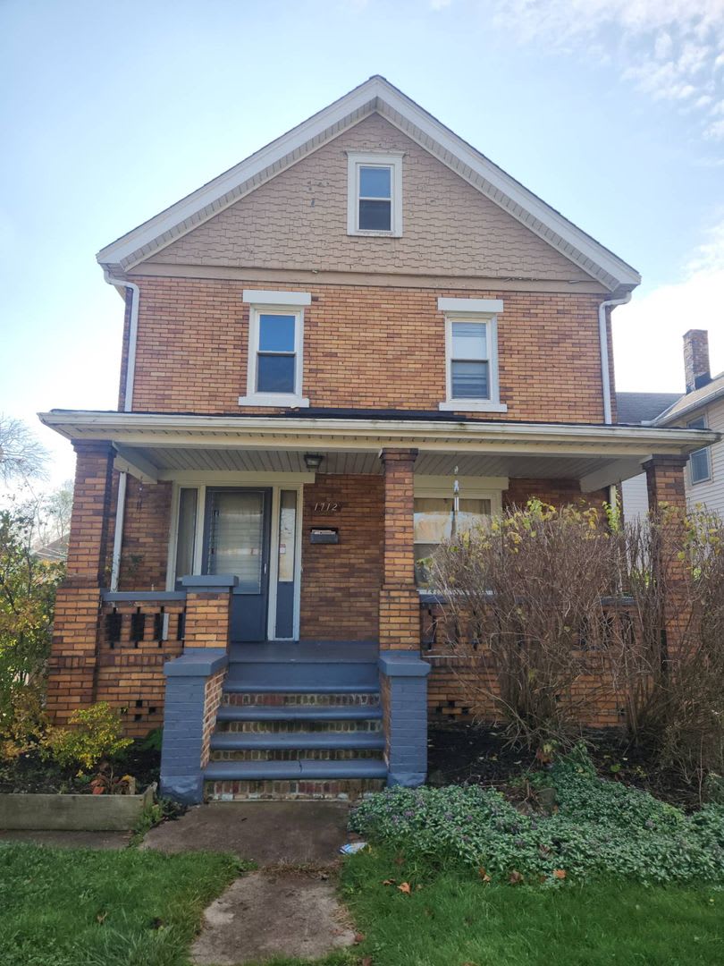 Charming 3-Bedroom Property in Prime Location