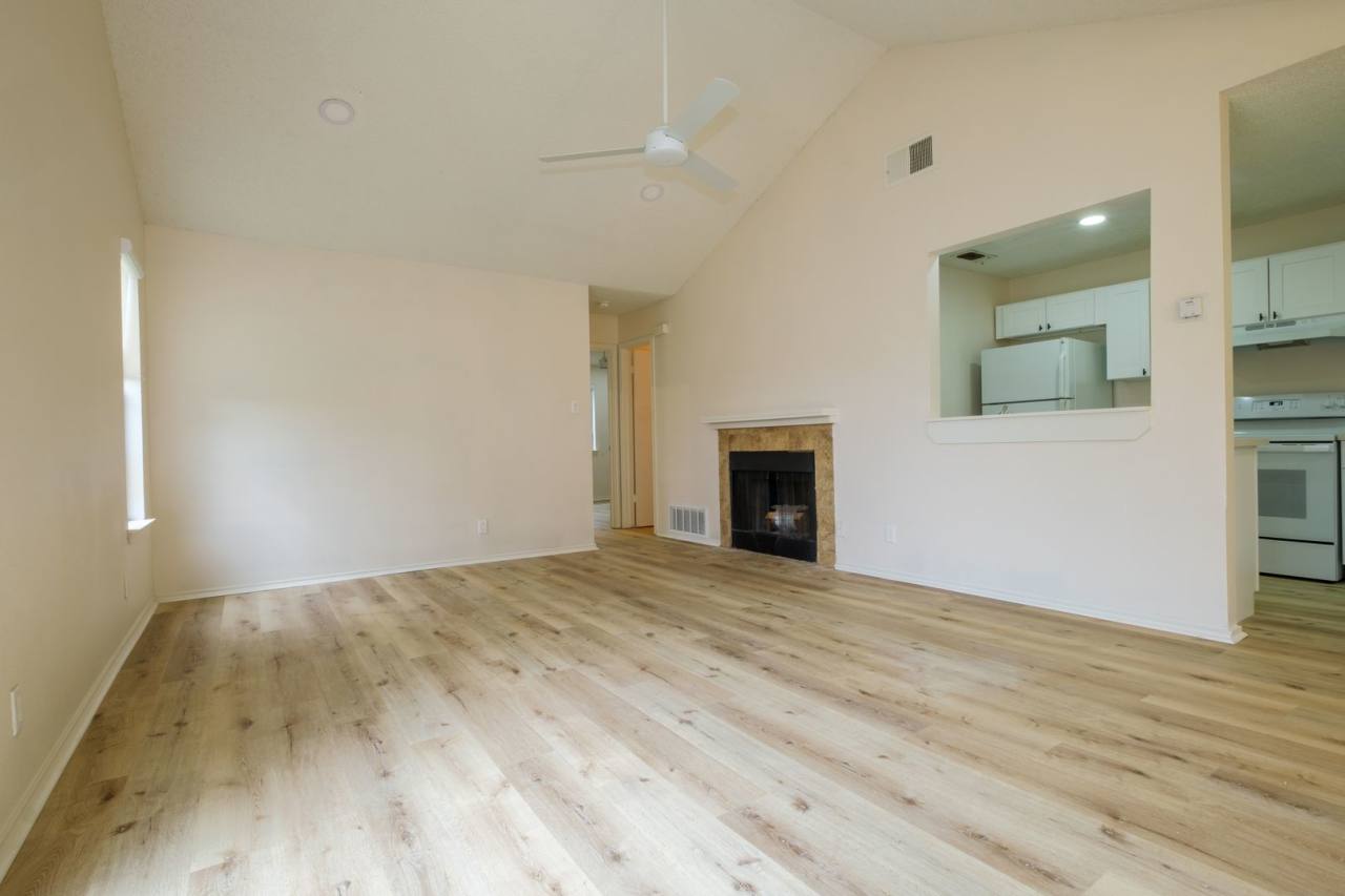 Woodlake ~ 2 Bedroom Duplex