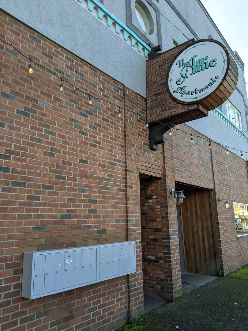 1-Bedroom, 1-Bath Upstairs Apartment In Downtown Springfield!