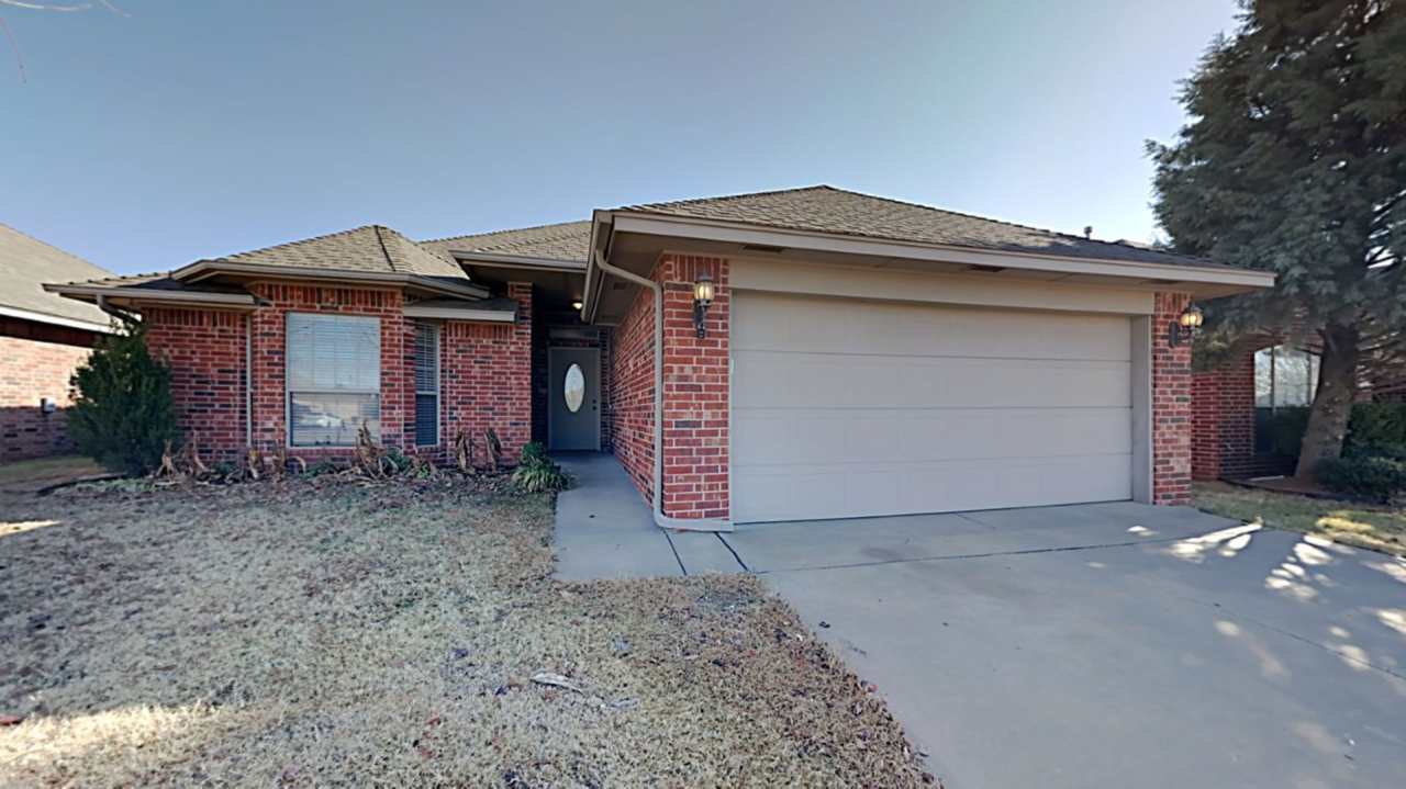 Very Nice 3 Bedroom 2 Bath Home in Yukon Schools
