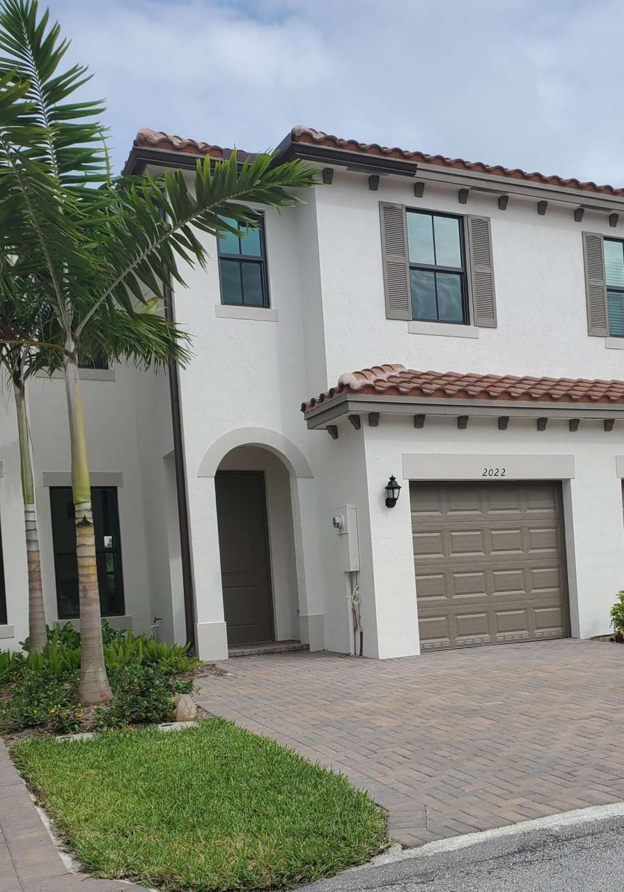 2022 S Oysterwood Lane S