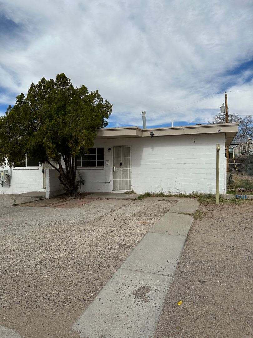 Great 1 Bed 1 Bath located near NMSU