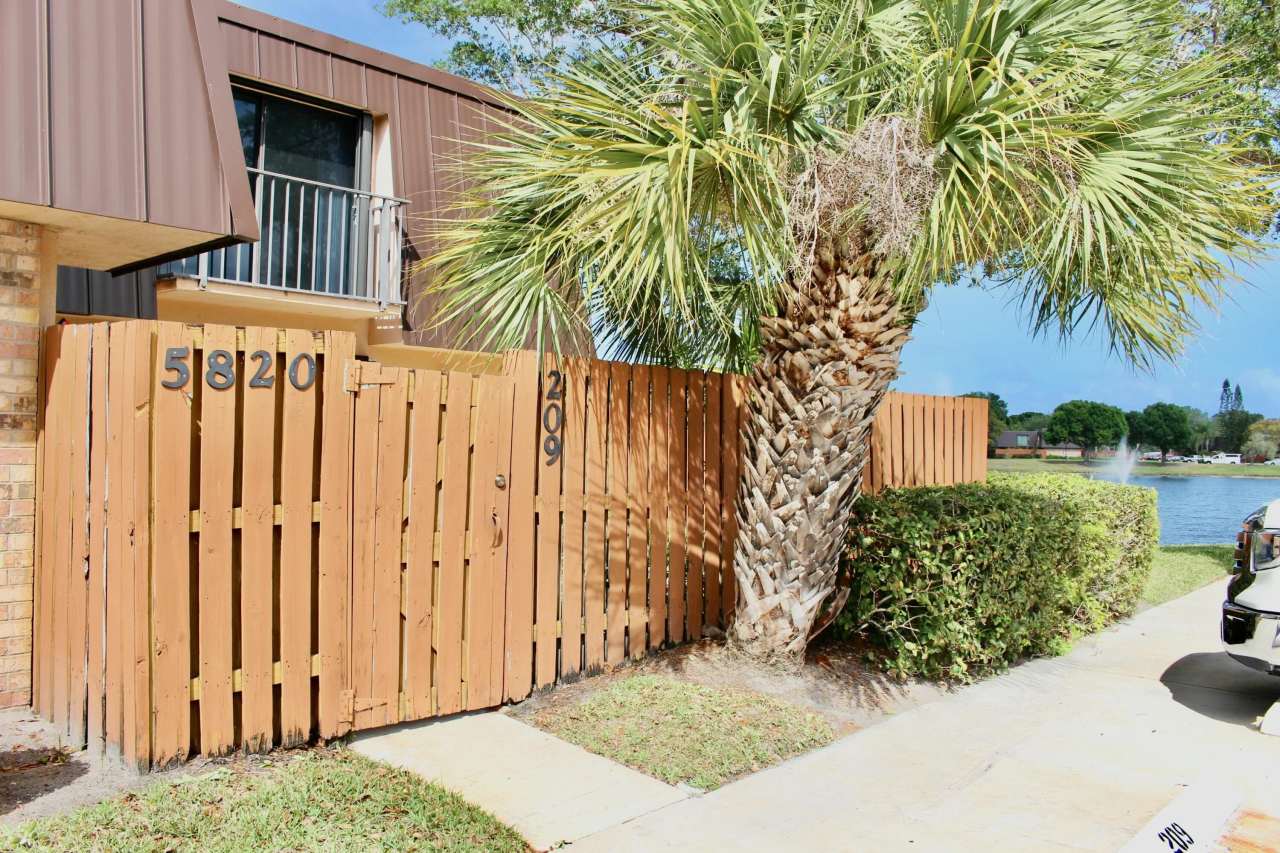 5820 SE Windsong Lane