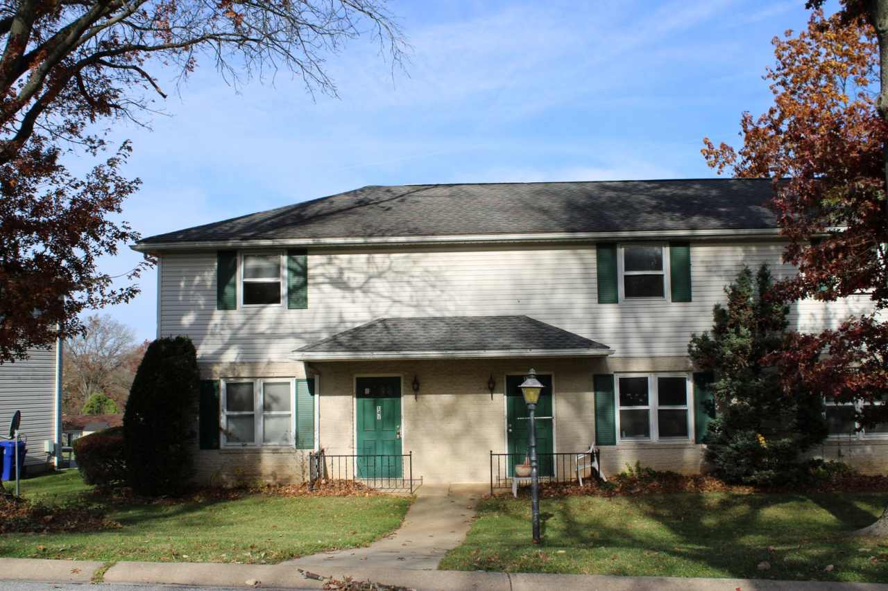 Townhouse Living in York Township with Garage - MOVE IN SPECIAL