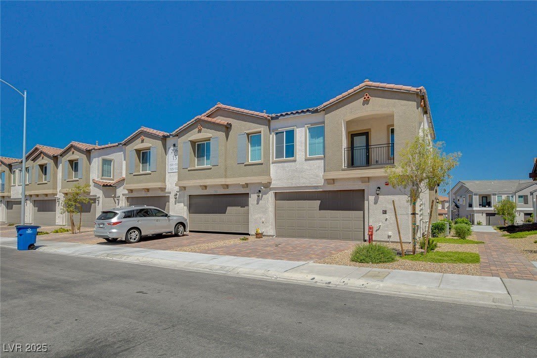 206 Callen Falls Avenue