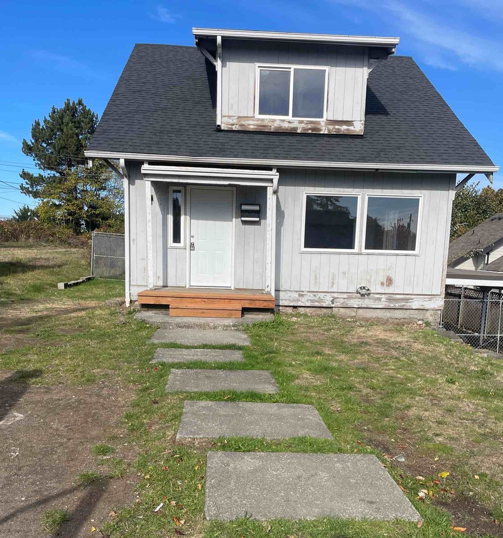 3 Bed, 1.5 Bath Home in Tacoma! **MOVE IN SPECIAL** $500 OFF First Month Rent!!