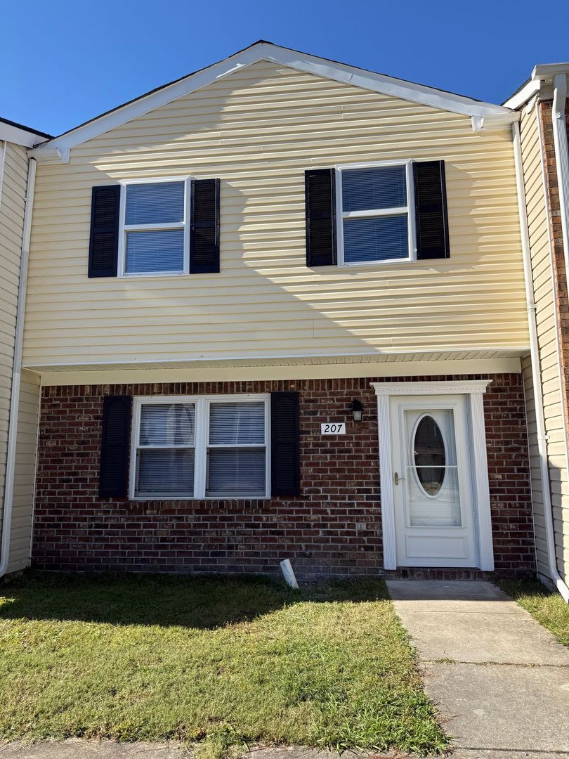 3 bedroom, 1.5 bath Townhouse