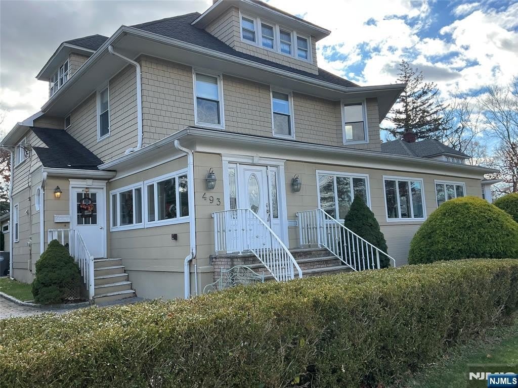 493 Engle Street 2A
