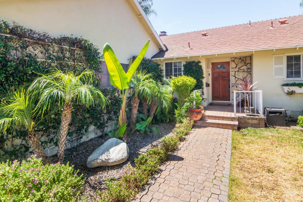 Lovely Single Story Home in Newbury Park with a Pool!