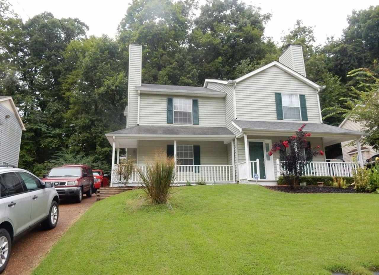 Nice and large 2 BR, 2.5 bath townhouse in Antioch, TN