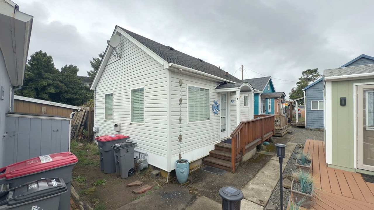 314 4th Ave #5, Seaside, OR 97138