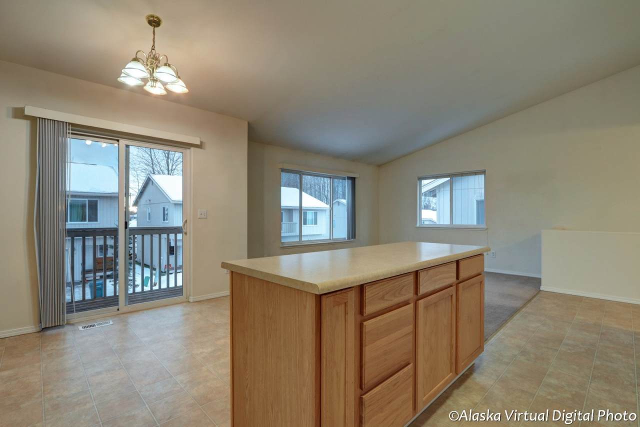 South Anchorage Condo with Washer/Dryer and Garage