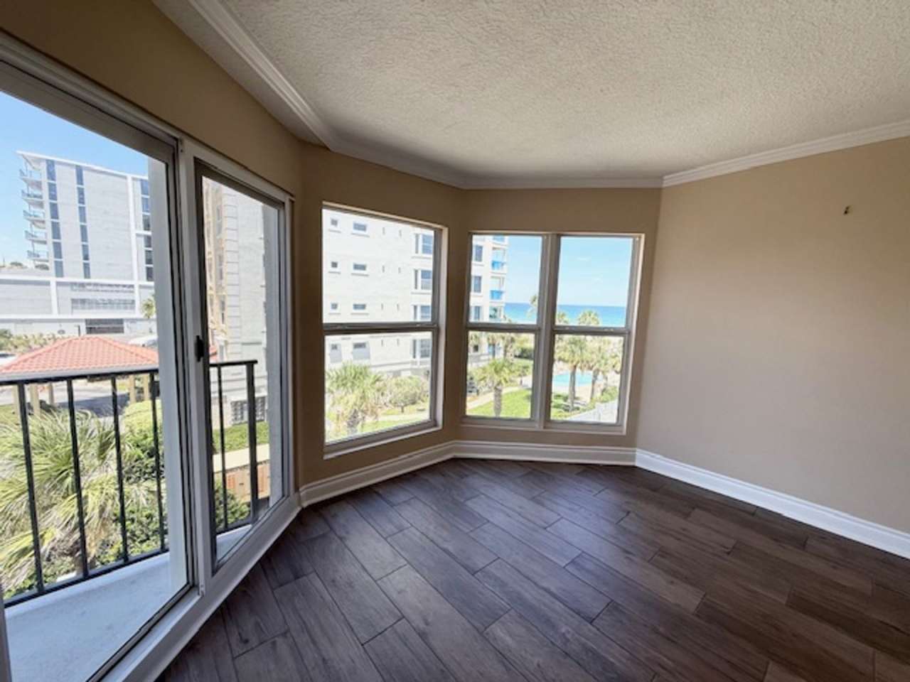 Renovated 3-Bedroom Condo for Rent in South Shore with Ocean Views!