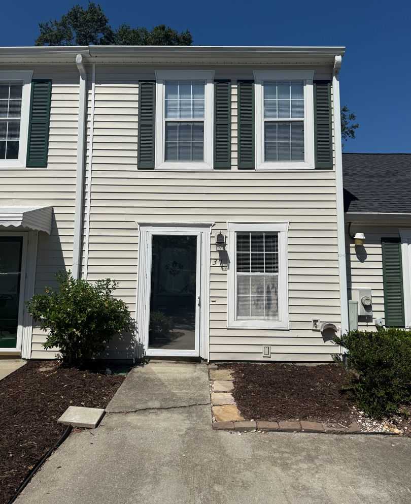 Move-In Ready 2BR/1.5BA Townhome with Water  Trash Included!