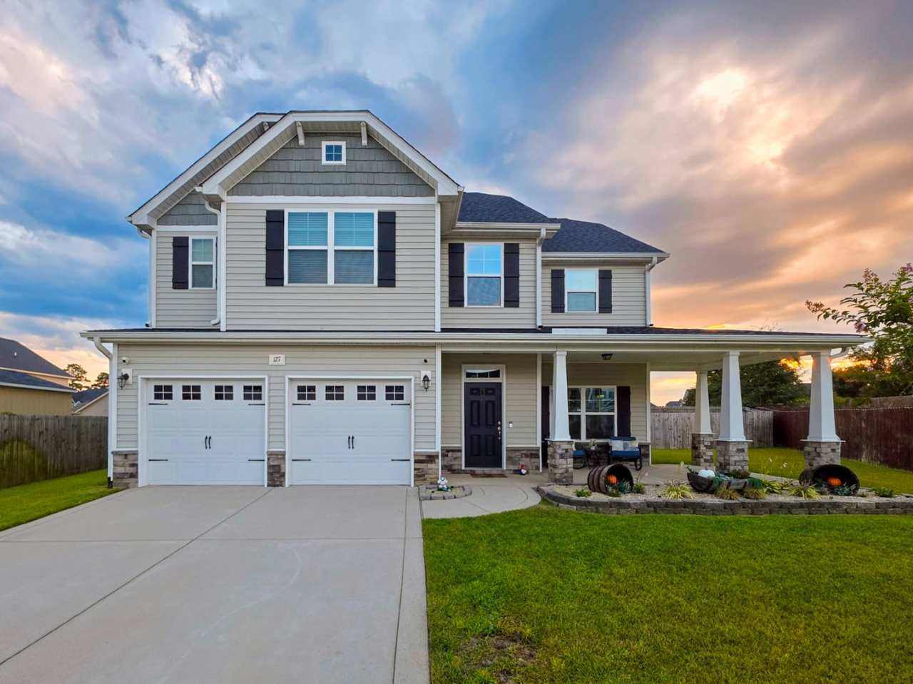 Gorgeous 4 Bed 2.5 Bath Home with Fenced Backyard