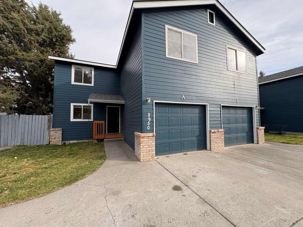 CHECK OUT THIS COZY 3 BEDROOM, 2.5 BATH TOWNHOME ON A CORNER LOT IN MOUNTAINVIEW NEIGHBORHOOD
