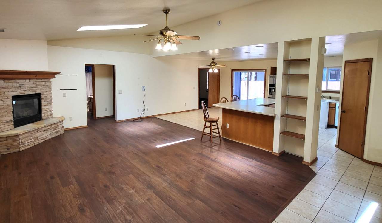 Bright Spacious Kachina Village Home!