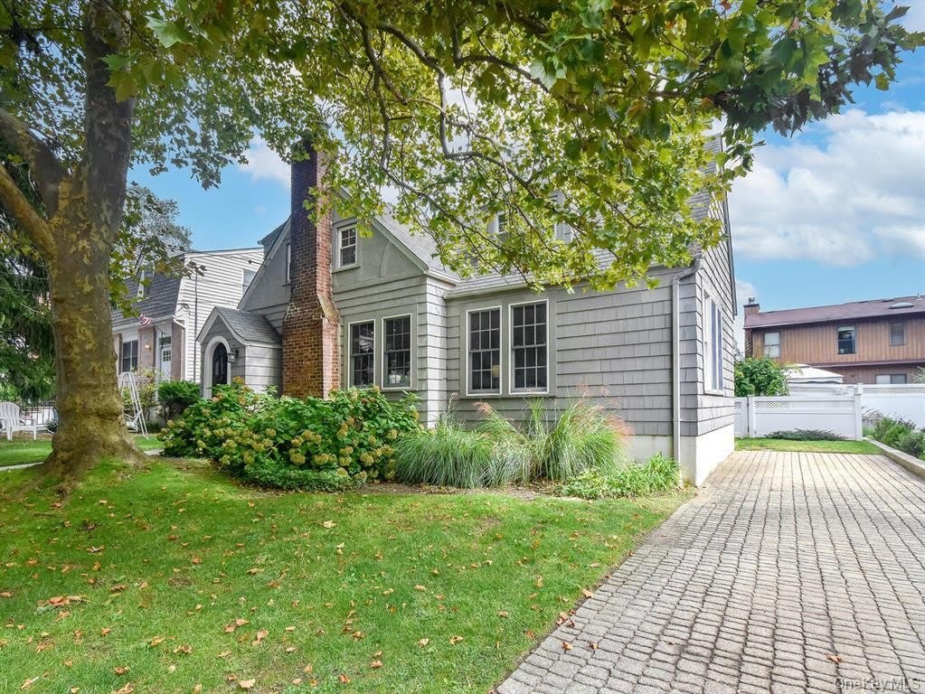 20 Oldwood Road unit: 1St Floor