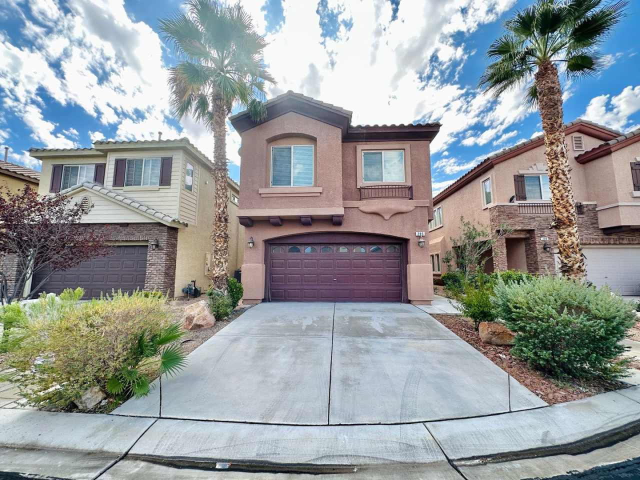 Rhodes Ranch guard gated golf course community home with a bedroom  full bath downstairs! Upstairs the home has an open  spacious loft! Very large master bedroom and bathroom with a huge closet!