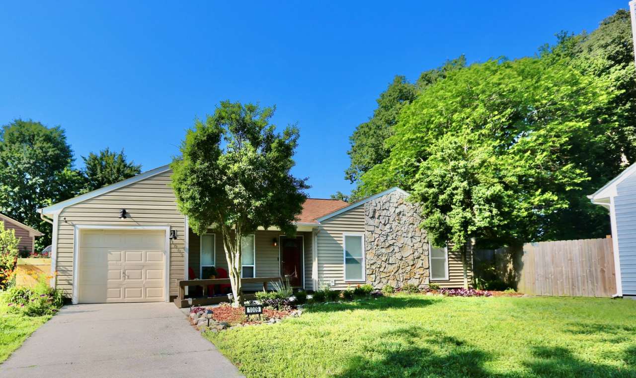 Adorable 3-Bedroom Home Ready 12-05-25!! Fenced Backyard - Pet Friendly - Open Floor-Plan!