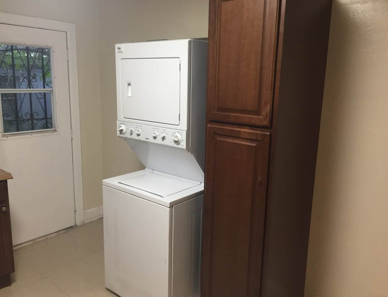 North Hyde Park Bungalow: Close to SOHO, Downtown  U.T.