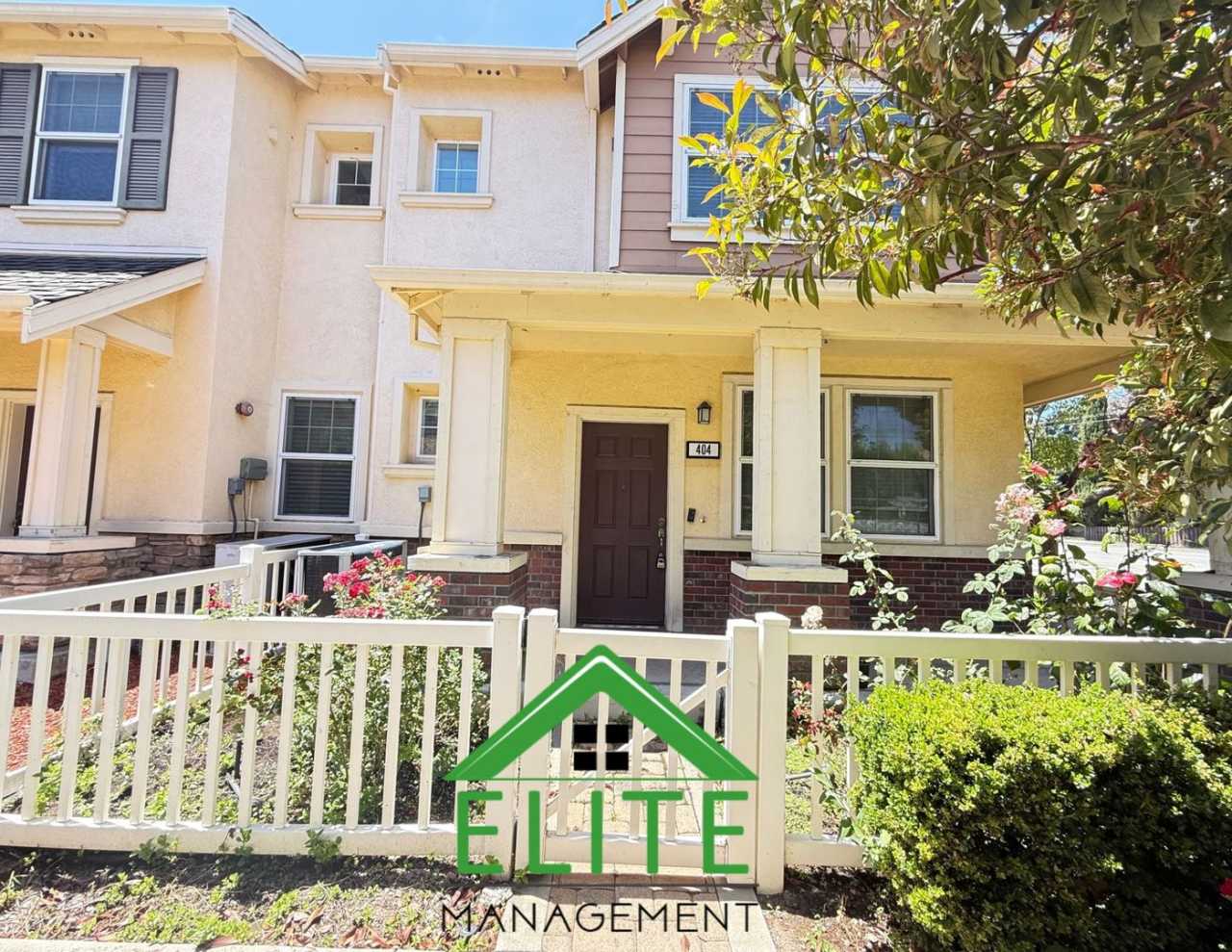 **Spacious and Updated Townhome in Desirable Parkmont Area – Prime Fremont Location**