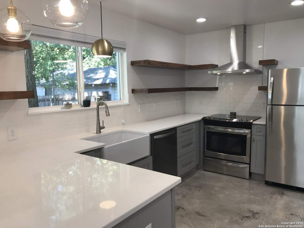 423 W Woodlawn Ave. unit: 5