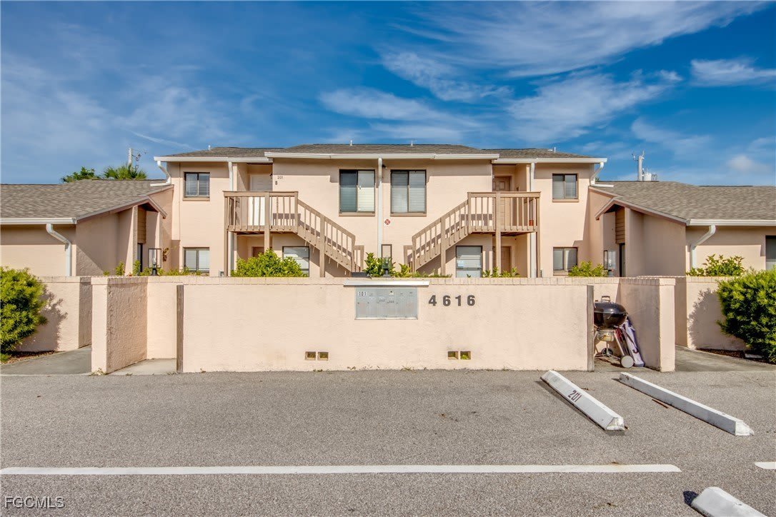 4616 SE 6th Avenue unit: 202