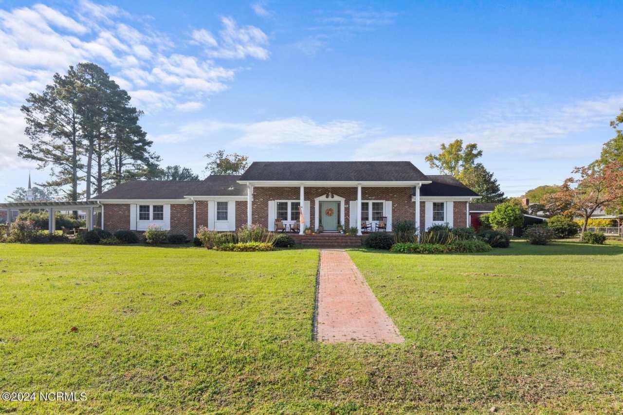 3 bedroom, 2 bath House