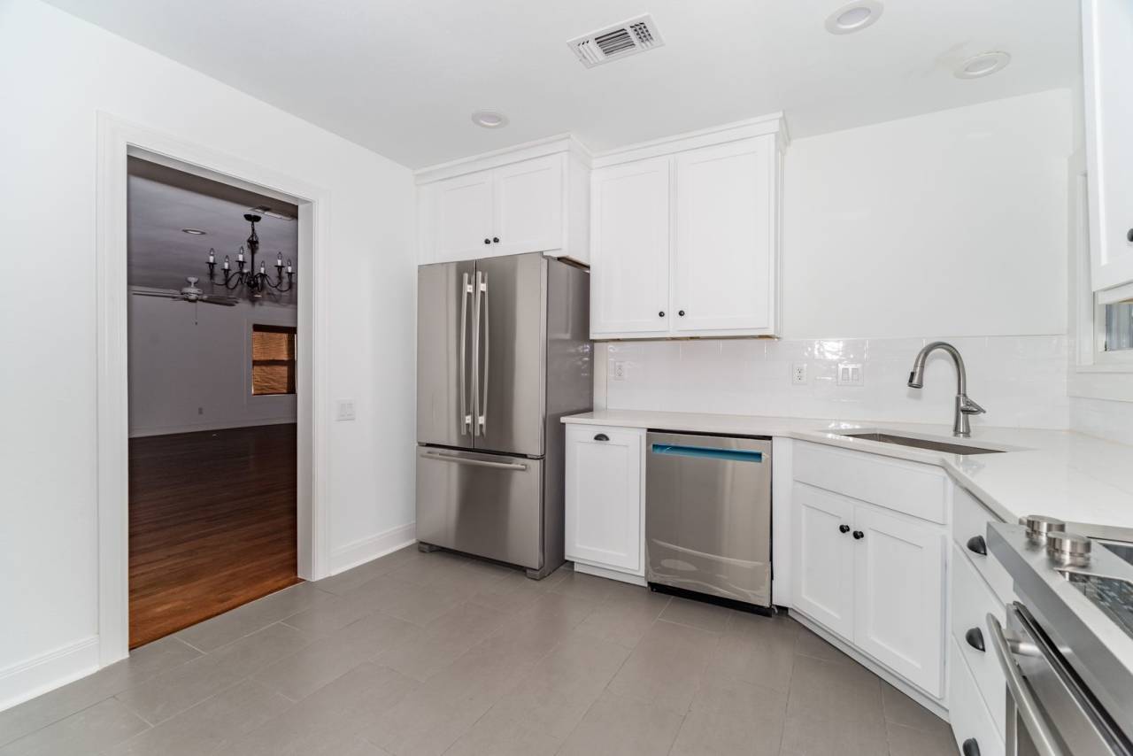 RENOVATED 2-BEDROOM IN ALAMO HEIGHTS