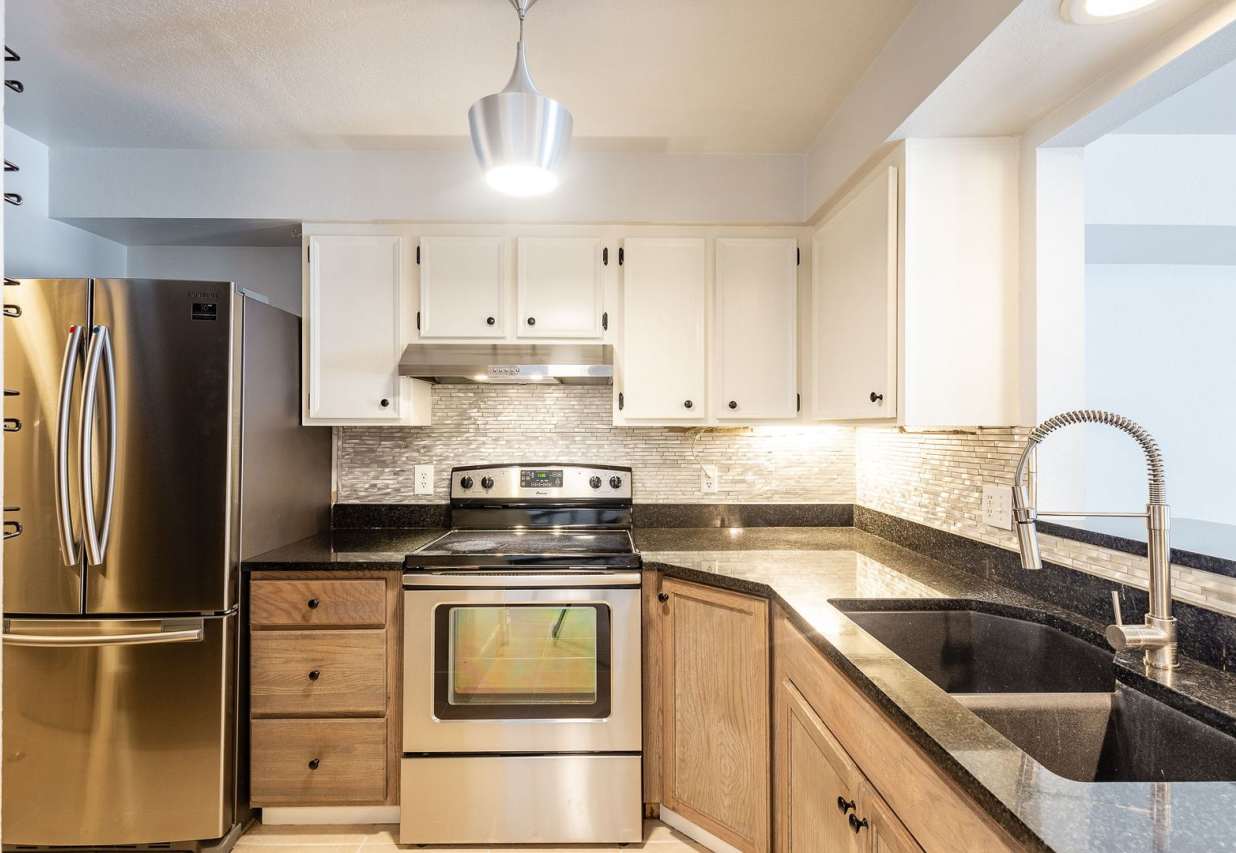 Newly Renovated 2 Bed 1.5 Bath Townhouse