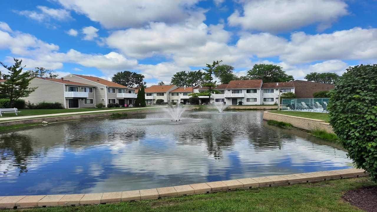 Spacious  Updated 2-Bed, 2-Bath Condo in Desirable Palatine Location