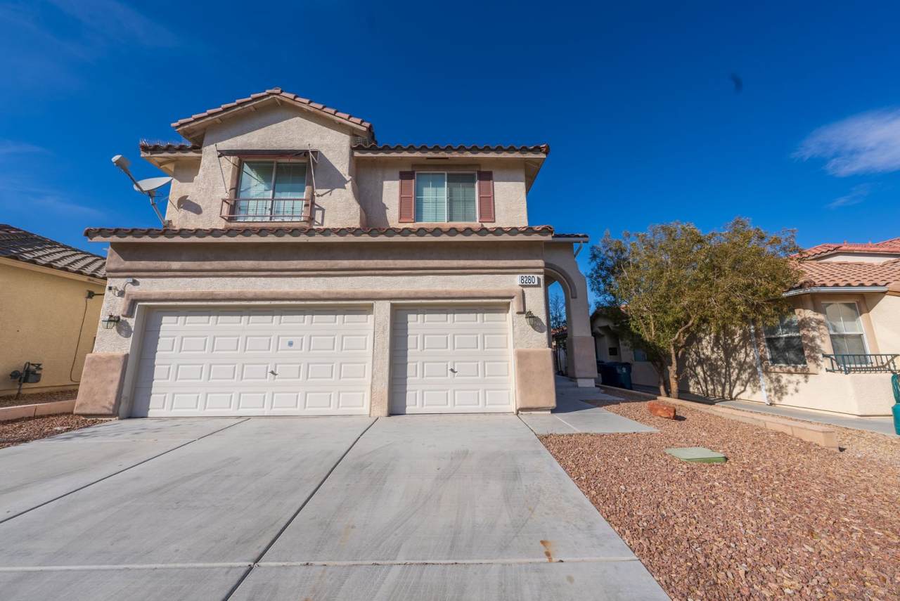 Spacious 4-Bed Family Home in Prime Las Vegas Location!