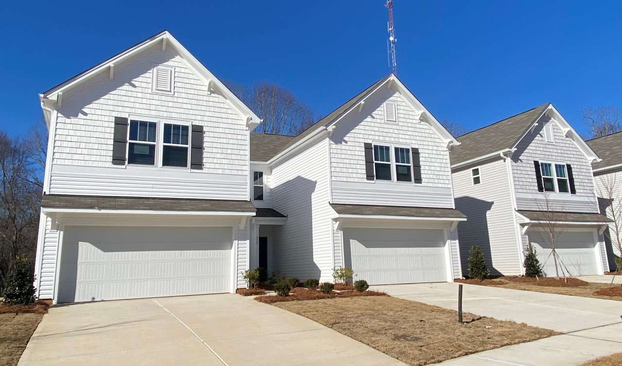 3 br Paired Home minutes from I-77 and I-40 READY NOV 27TH