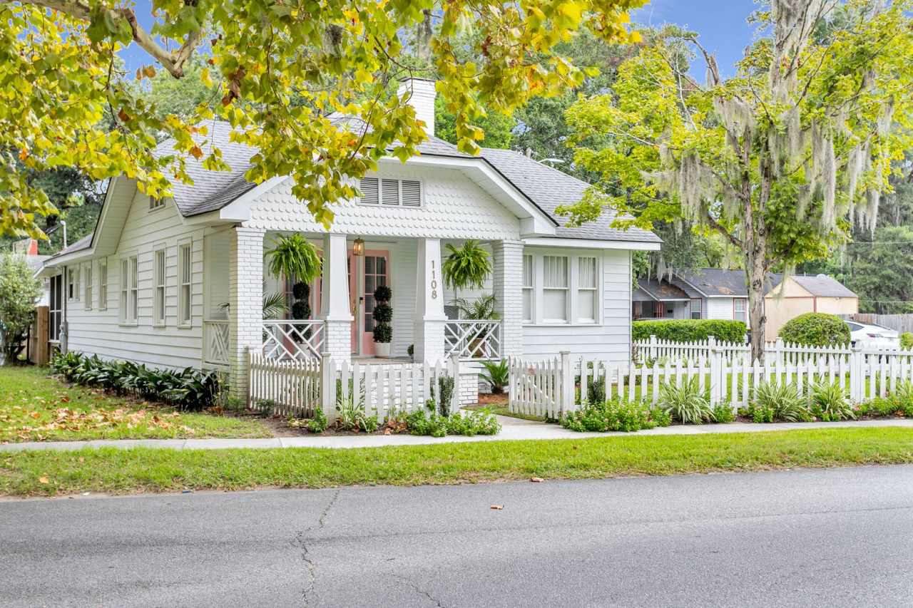 Completely Renovated Charming - 3 bedroom 2 bathroom home - 1108 Bonventure Rd, Savannah GA